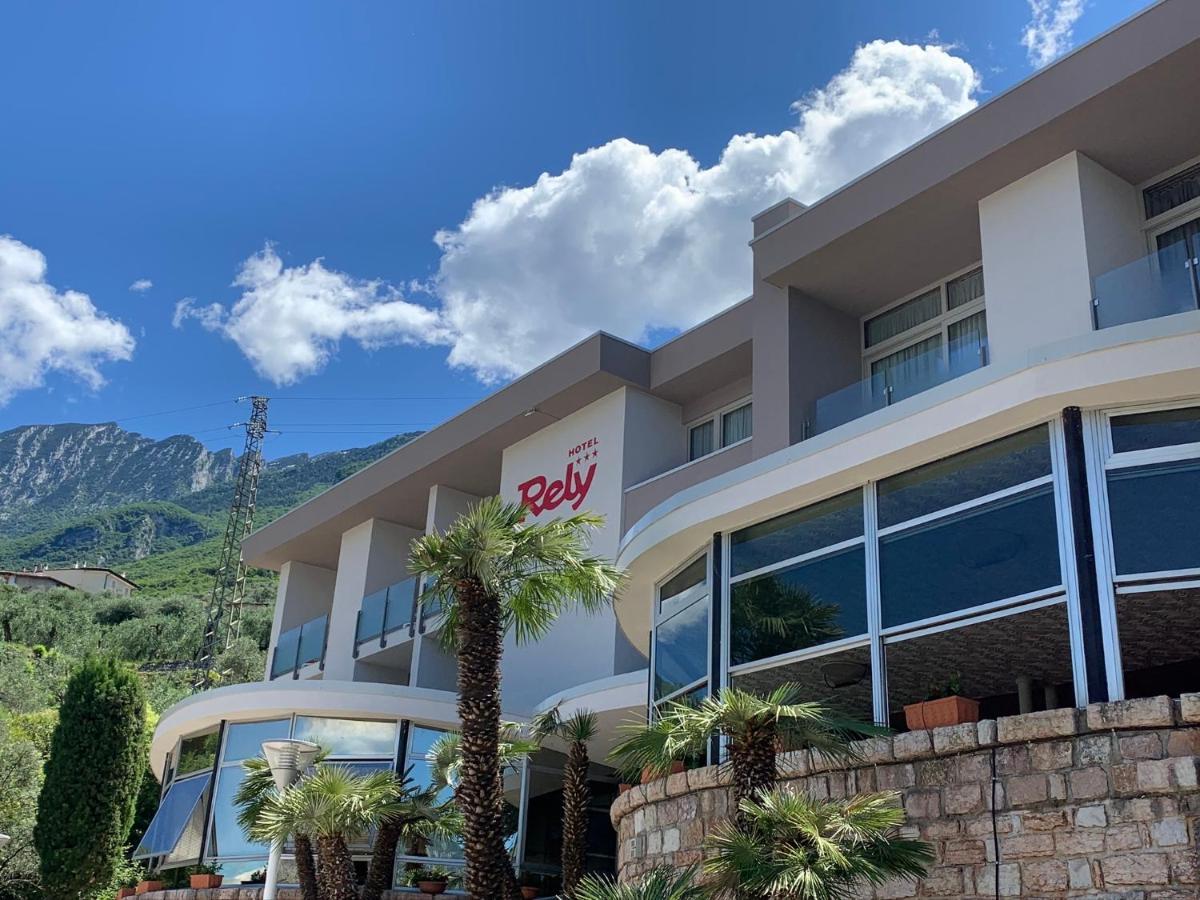 Hotel Residence Rely Brenzone sul Garda Bagian luar foto