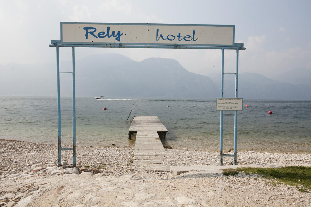 Hotel Residence Rely Brenzone sul Garda Bagian luar foto