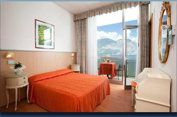 Hotel Residence Rely Brenzone sul Garda Bagian luar foto