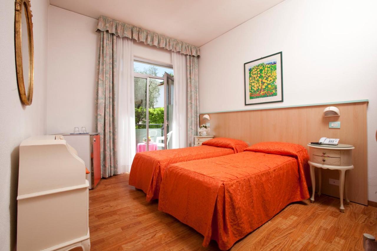Hotel Residence Rely Brenzone sul Garda Ruang foto