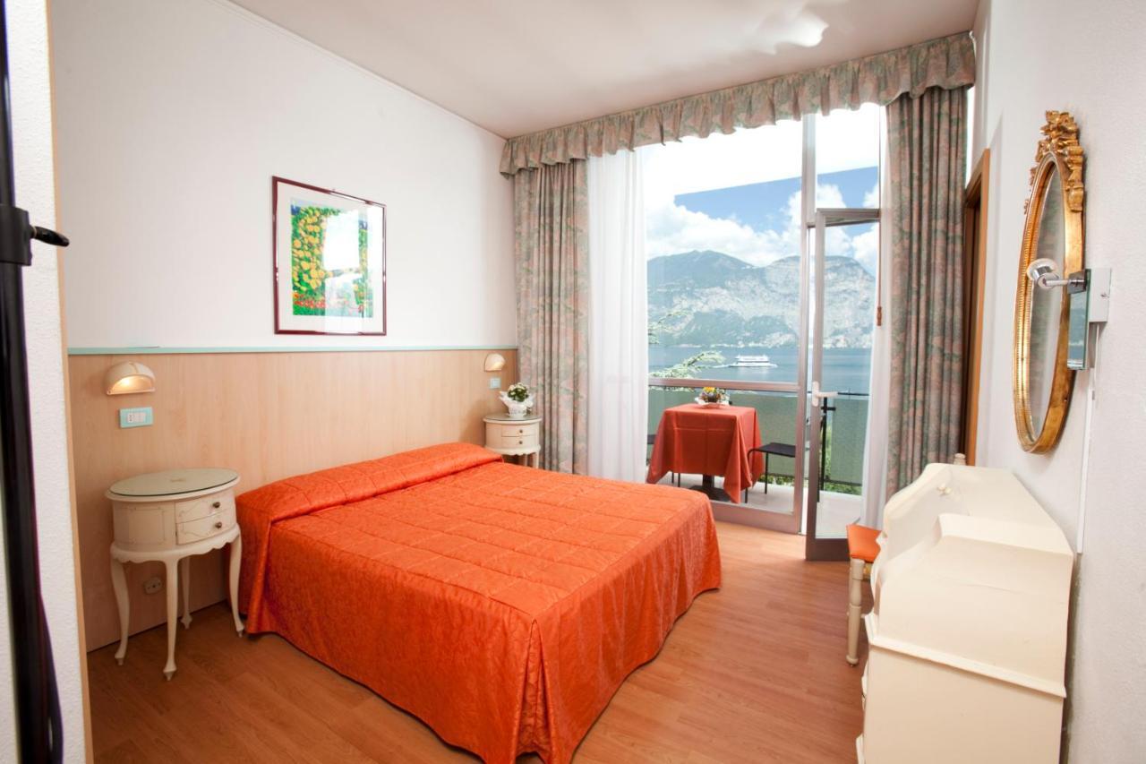 Hotel Residence Rely Brenzone sul Garda Ruang foto