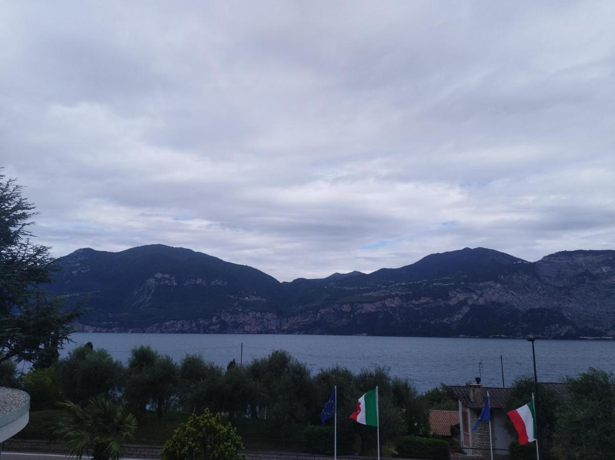 Hotel Residence Rely Brenzone sul Garda Bagian luar foto